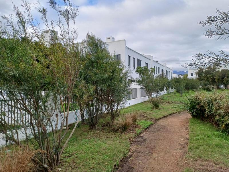 To Let 4 Bedroom Property for Rent in Somerset West Western Cape